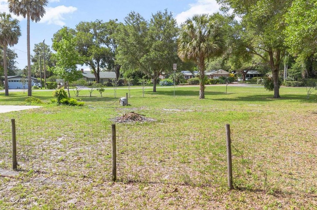 131 Interlake Ave, Deland FL 32724-4803 exterior