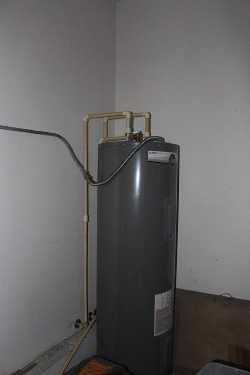 331 College Ct, Deland FL  32720-3302 exterior