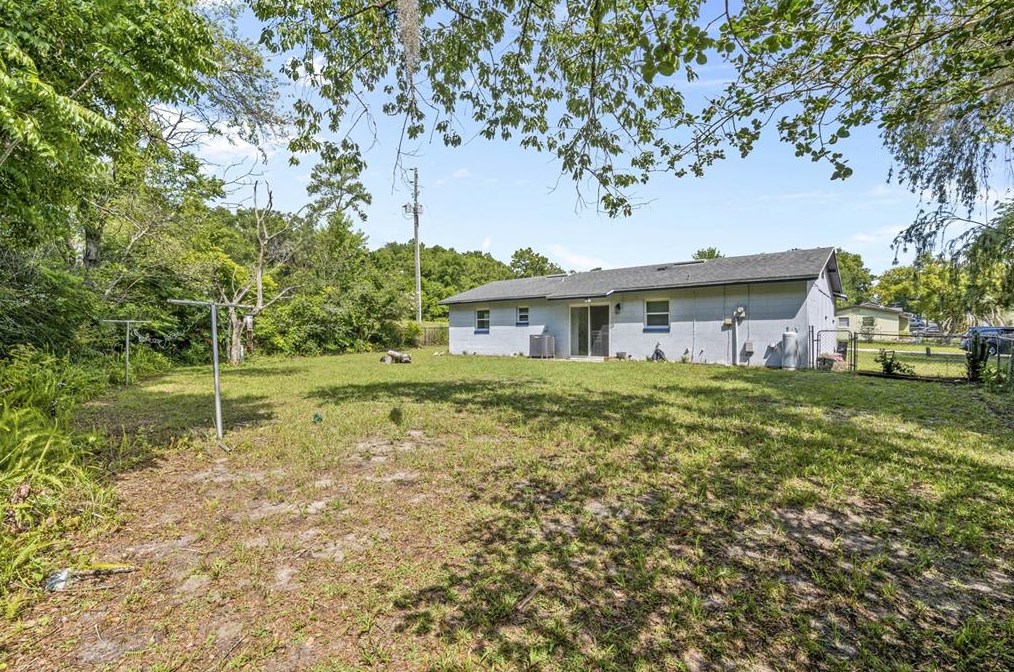 1045 Oaktree Ln, Deland FL  32720-7234 exterior