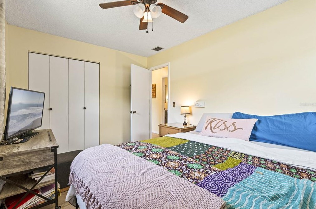 1045 Oaktree Ln, Deland FL  32720-7234 exterior