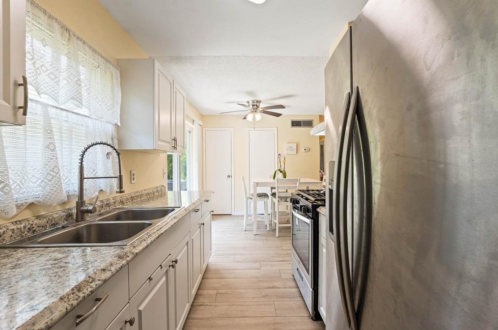 1045 Oaktree Ln, Deland FL  32720-7234 exterior