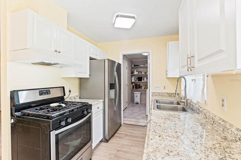 1045 Oaktree Ln, Deland FL  32720-7234 exterior