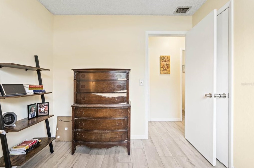 1045 Oaktree Ln, Deland FL  32720-7234 exterior