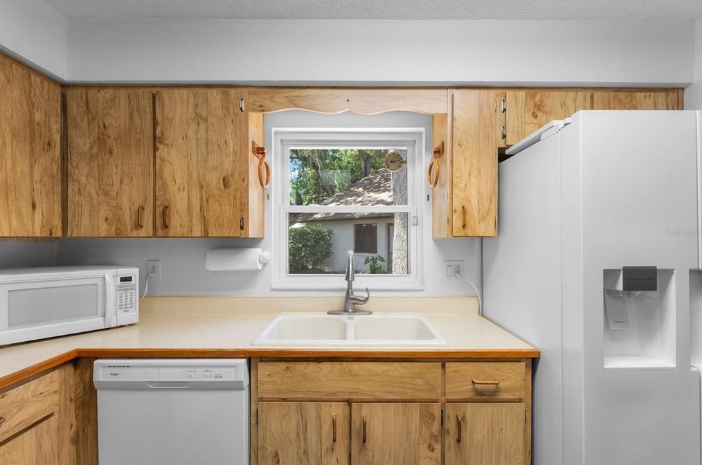 894 Stonybrook Cir, Daytona Beach FL  32127-4954 exterior