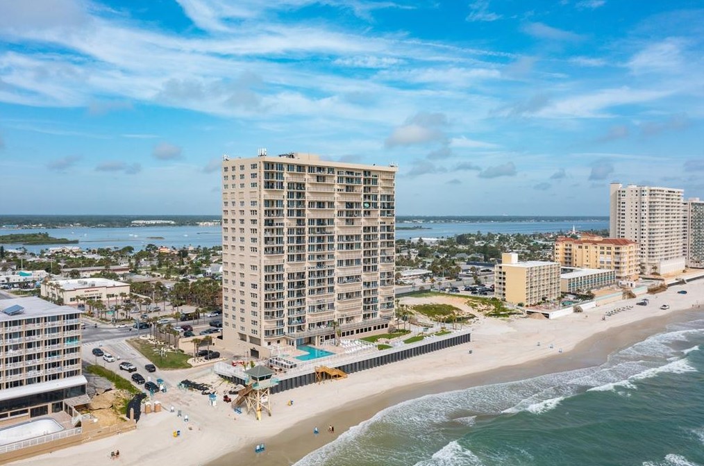 3425 Atlantic Ave, Daytona Beach FL  32118-6355 exterior