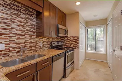 5303 Indian Creek Drive #D, Orlando, FL 32811 - Photo 7