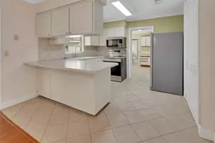 569 Parkdale Ct, Deland, FL 32724 - Photo 9