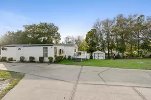 207 Robinhood Dr, Deland, FL 32724 - Photo 3