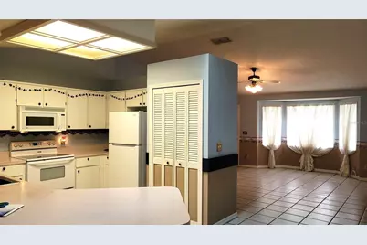 564 W Central Avenue, Orange City, FL 32763 - Photo 5