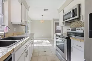 3008 Calumet Dr, Orlando, FL 32810 - Photo 9