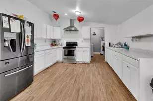 2525 Vista Park Dr, Deland, FL 32724 - Photo 13