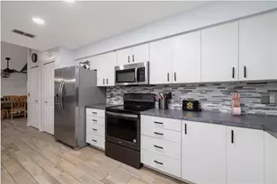 420 Pineapple St, Orange City, FL 32763 - Photo 13