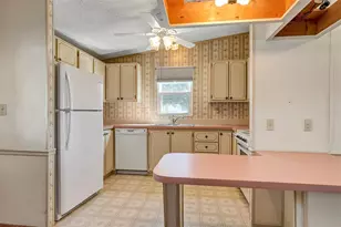 1404 Plantation Dr, Lady Lake, FL 32159 - Photo 5