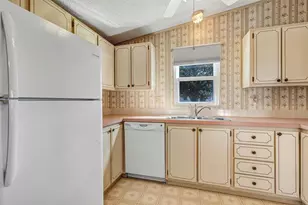 1404 Plantation Dr, Lady Lake, FL 32159 - Photo 7