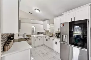 3010 Hallow Dr, Deltona, FL 32738 - Photo 5