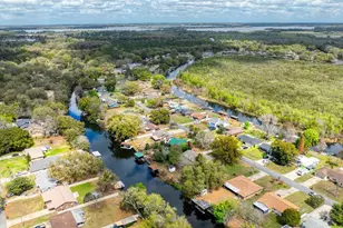 27727 Lois Dr, Tavares, FL 32778 - Photo 19