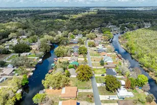 27727 Lois Dr, Tavares, FL 32778 - Photo 23