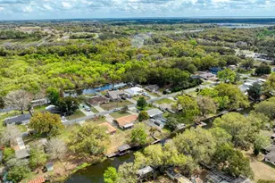 27727 Lois Dr, Tavares, FL 32778 - Photo 13