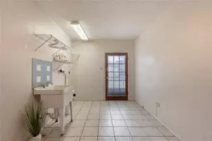 27727 Lois Dr, Tavares, FL 32778 - Photo 23