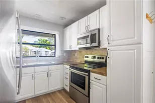 26312 Sleepy Hollow St, Sorrento, FL 32776 - Photo 5