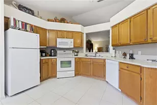 609 N 4th Ave, Deltona, FL 32725 - Photo 9