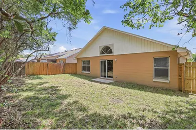 124 Kelly Circle, Sanford, FL 32773 - Photo 5
