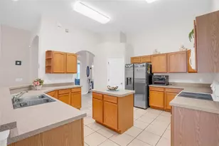 685 Malaga, Deltona, FL 32725 - Photo 9