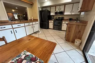 906 Village Green Rd, Deland, FL 32720 - Photo 17