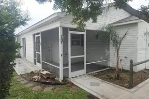 17449 SE 81st Newberry Ct, The Villages, FL 32162 - Photo 7