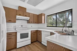 290 Sandyhook Ln, Deland, FL 32724 - Photo 9