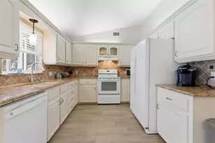 1085 E Wisconsin Ave, Deland, FL 32724 - Photo 7