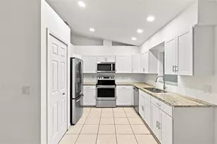 1098 E DeCarlo Dr, Deltona, FL 32725 - Photo 29