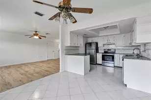 1402 Crystal Ct, Tavares, FL 32778 - Photo 11