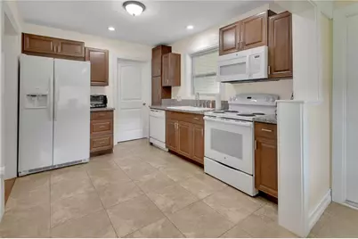 903 E New York Avenue, Deland, FL 32724 - Photo 15