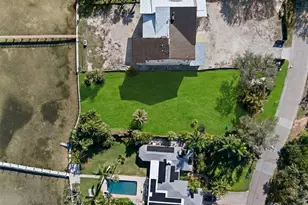 6100 Bahama Shores Dr S, Saint Petersburg, FL 33705 - Photo 1