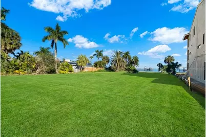 6100 Bahama Shores Drive S, Saint Petersburg, FL 33705 - Photo 17
