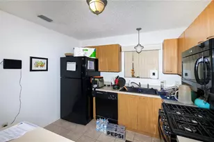 9291 SE 173rd Surrey Ln, The Villages, FL 32162 - Photo 7