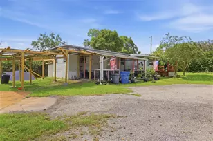 498 King Charles Cir, Deland, FL 32724 - Photo 5