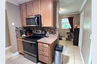 515 W Garrison Avenue, Deland, FL 32720 - Photo 5