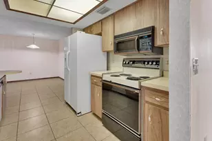 135 E Iris Dr, Orange City, FL 32763 - Photo 9