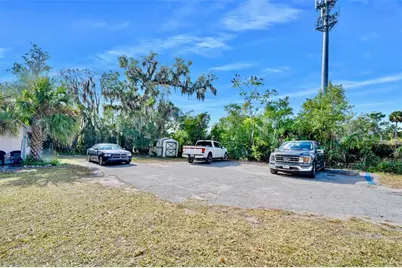 228 W Howry Avenue, Deland, FL 32720 - Photo 9