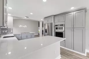 1402 Camero Dr, The Villages, FL 32159 - Photo 11