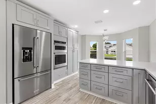 1402 Camero Dr, The Villages, FL 32159 - Photo 9