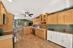 8879 N Sandree Dr, Citrus Springs, FL 34434 - Photo 9