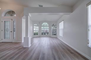 292 Rochester St - Photo 3