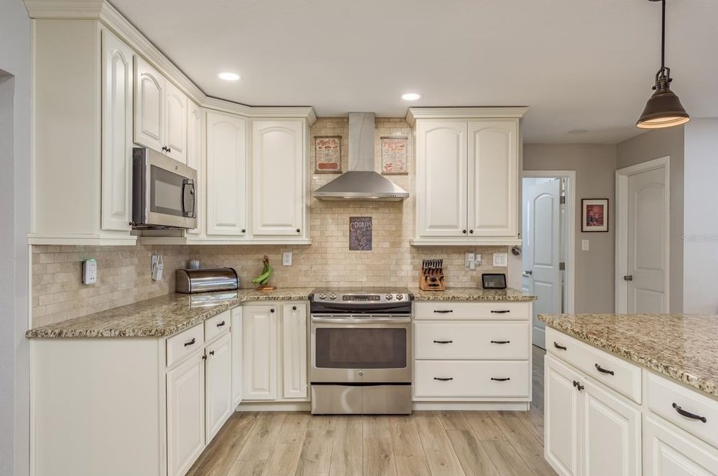 13411 Canton Ave, Port Richey FL  34669-1842 exterior