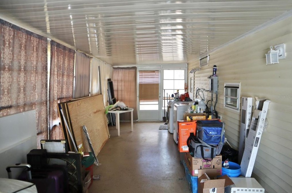 9330 Stingray Dr, Brooksville FL  34613-3961 exterior