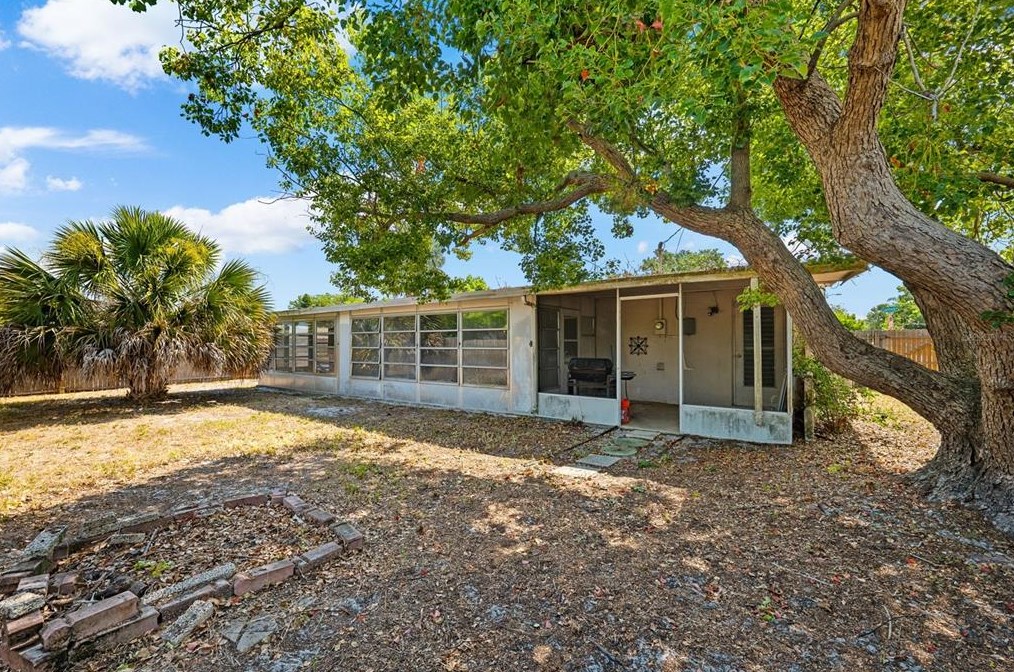 3221 Sanford Dr, Tarpon Springs FL  exterior