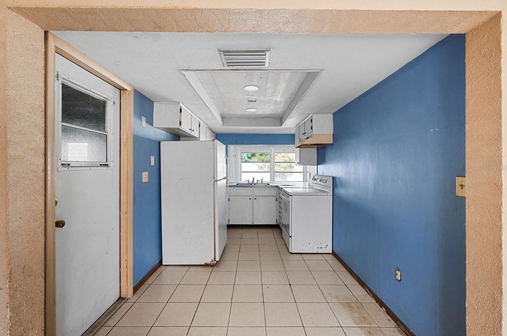 3221 Sanford Dr, Tarpon Springs FL  exterior