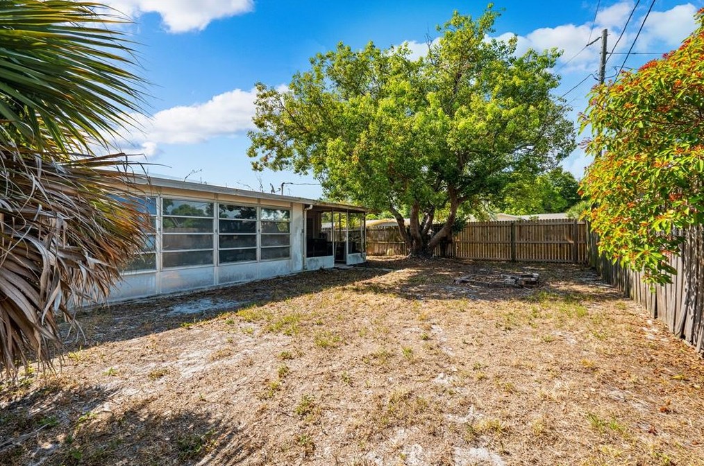 3221 Sanford Dr, Tarpon Springs FL  exterior